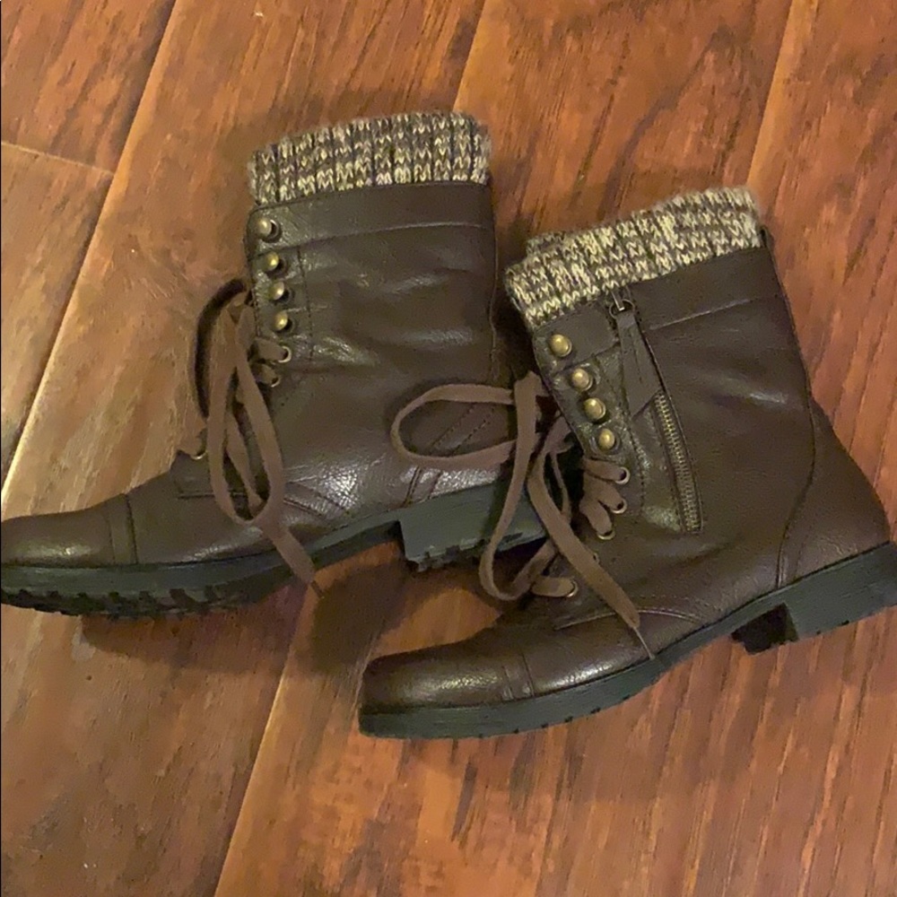 Combat boots